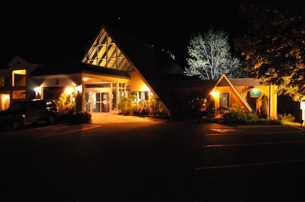 Hotel Le Francis นิวริชมอนด์ ภายนอก รูปภาพ